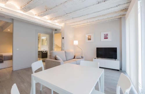 Tudela Apartment | APARTAMENTOS TURISTICOS - PAPEL ARMADO - Calle Caldereros 33