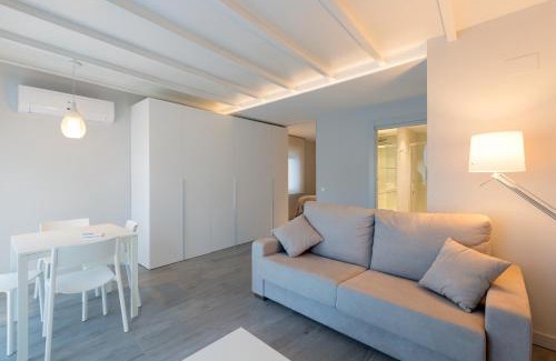 Tudela Apartment | APARTAMENTOS TURISTICOS - PAPEL ARMADO - Calle Caldereros 33