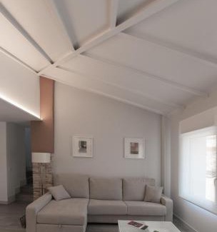 Tudela Apartment | APARTAMENTOS TURISTICOS - PAPEL ARMADO - Calle Caldereros 33