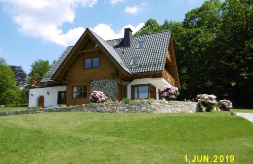 Podgorzyn Apartment | Apartamenty z widokiem na góry w Marczycach