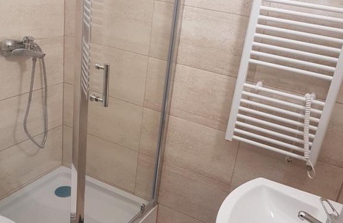 Frenstat pod Radhostem House | Apartmán 1, třílůžkový s přistýlkou s kuchyní a koupelnou