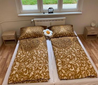 Ostrov Apartment | Apartmán ve městě Ostrov pro 3 osoby