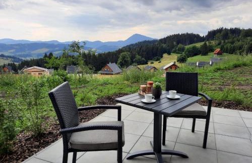 Dolny Kubin Apartment | Apartmány Kubínska, Hillside