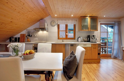 Wittenschwand Apartment | Apartment 'Ferienwohnung Meisenhüsli' with Private Terrace, Shared Garden and Wi-Fi