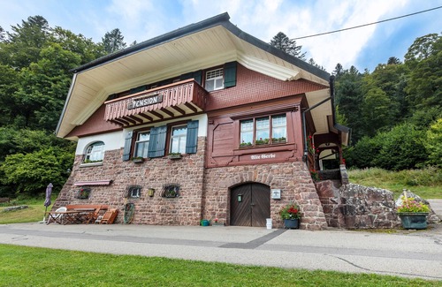 Dachsberg Apartment | Apartment 'Double Room No. 6' with Shared Terrace, Shared Garden and Wi-Fi
