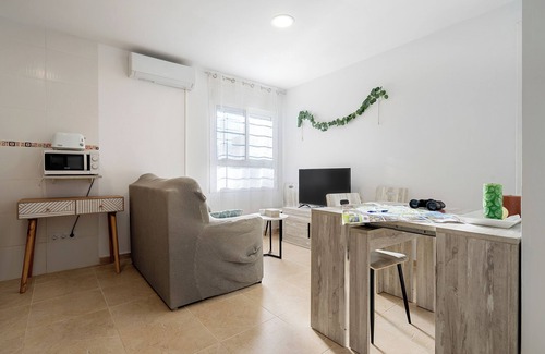 Sant Carles de la Rapita Apartment | Apartment 'La Morra' with Wi-Fi and Air Conditioning