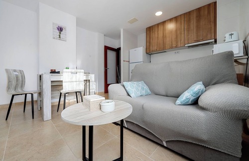 Sant Carles de la Rapita Apartment | Apartment 'La Morra' with Wi-Fi and Air Conditioning