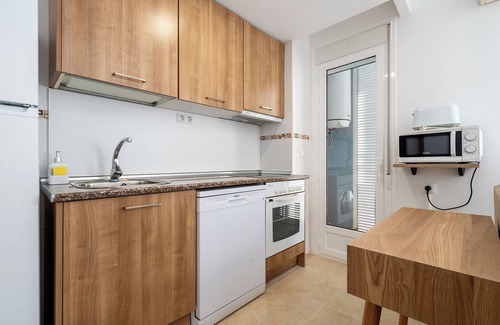 Sant Carles de la Rapita Apartment | Apartment 'La Basseta' with Wi-Fi and Air Conditioning