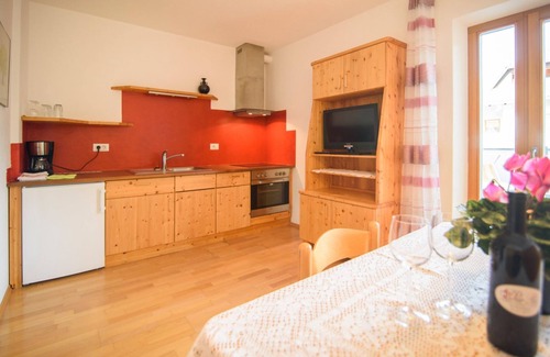 St. Pauls Apartment | Apartment 'Peter Paul Terrassenapp Hocheppan' with Mountain View and Private Terrace
