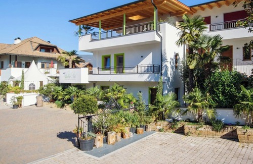 St. Pauls Apartment | Apartment 'Peter Paul Terrassenapp Hocheppan' with Mountain View and Private Terrace