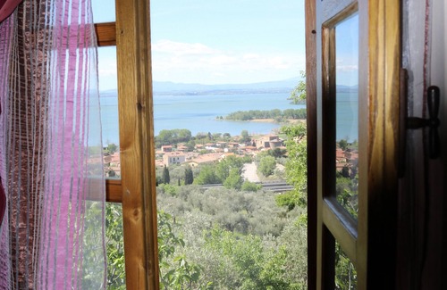 Passignano sul Trasimeno Cottage | Apartment for 4/5 Persons, Amazing View on Trasimeno Lake