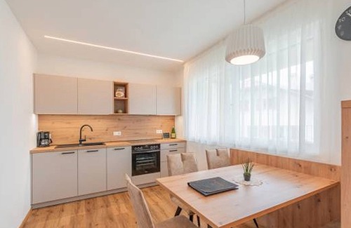 Termeno Sulla Strada del Vino Apartment | Apartment 'Anna' with Mountain View, Wi-Fi and Air Conditioning