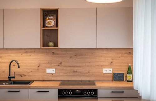Termeno Sulla Strada del Vino Apartment | Apartment 'Anna' with Mountain View, Wi-Fi and Air Conditioning