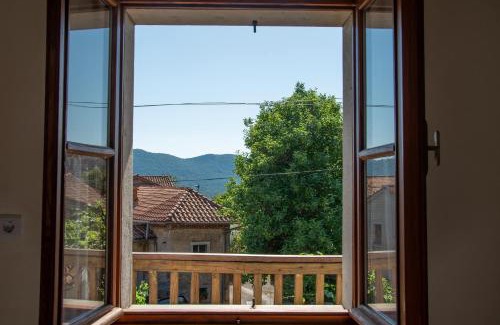 Dutovlje Apartment | Apartma Na skdnu