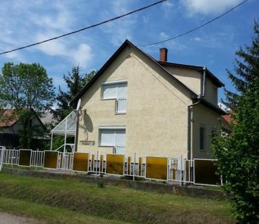 Zsorifurdo Apartment | Apartman Garami Porta