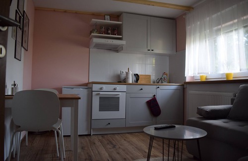 Sveti Martin na Muri House | Apartman Katruža nalazi se u općini Sv. Martin na Muri, u blizini raznovrsnih sadržaja prikladnih za miran odmor parova, prijatelja i obitelji s djecom. Toplice Sv. Martin, Farma jelena Jurovčak, mlin na Muri, Marđetkin brijeg s kojeg se pruža prekrasa.