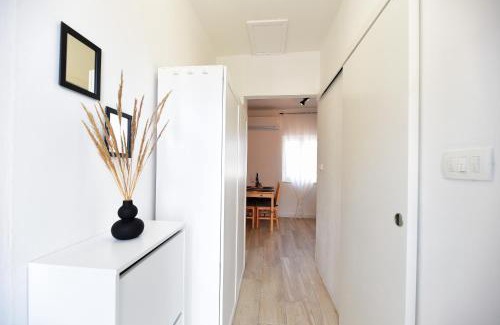Ljubac House | Apartman u atraktivnoj kuci u nizu s garazom