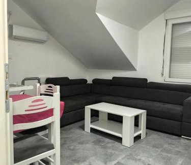 Denovici Apartment | Apartmani Mijović