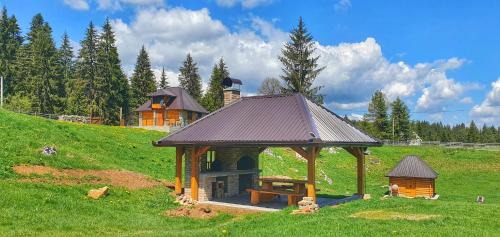 Sokolac Ski Chalet | Apartmani Nišićka Oaza