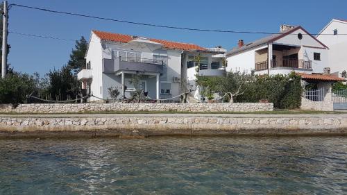 Ljubac House | Apartmani Zorzo