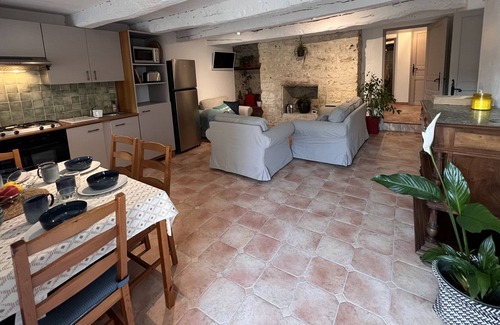 Valprionde Apartment | Apartment in white stone house of quercy with swimming pool