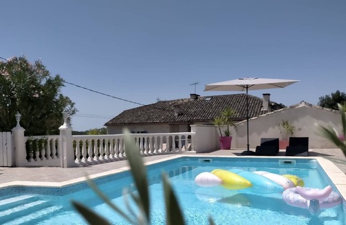 Valprionde Apartment | Apartment in white stone house of quercy with swimming pool