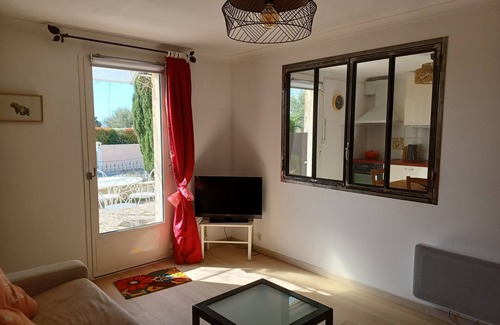 Saint-Come-et-Maruejols Apartment | Apartment with swimming pool in a village : Nîmes 15 mn, sea 40 mn, Cévennes 1h