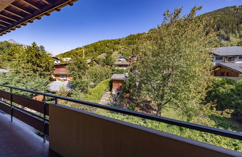 Saint-Gervais-les-Bains Apartment | Apartment "Paradiso" with Mountain View, Balcony & Wi-Fi
