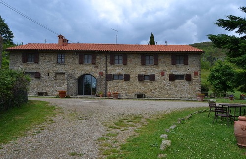 Castelfranco di Sopra Apartment | Apartment with views of the surrounding nature