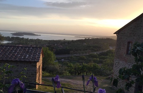 Passignano sul Trasimeno House | Apartment for 4/5 Persons, Amazing View on Trasimeno Lake