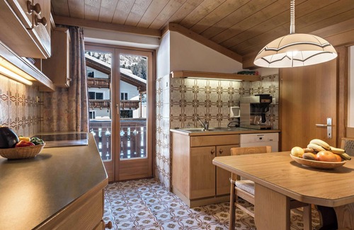 Selva di Val Gardena Apartment | Apartment “Panoramico Haus Forelle” on the Slopes with Mountain View & Garden