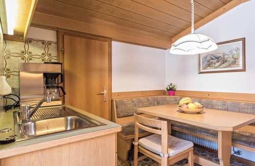 Selva di Val Gardena Apartment | Apartment “Panoramico Haus Forelle” on the Slopes with Mountain View & Garden