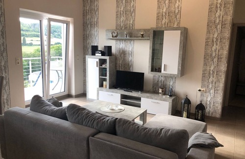 Altenlotheim Apartment | Apartment 'Fewo Stremme' with Mountain View, Shared Garden and Wi-Fi