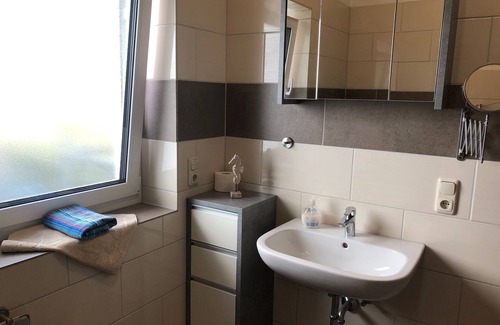 Altenlotheim Apartment | Apartment 'Fewo Stremme' with Mountain View, Shared Garden and Wi-Fi