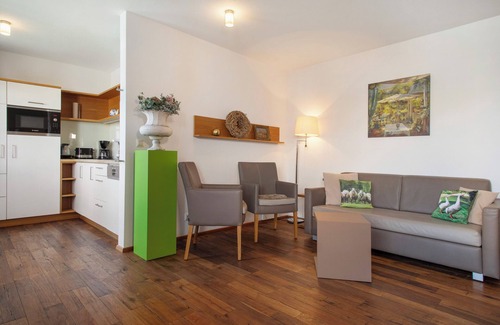 Immenstaad am Bodensee Apartment | Apartment 'Wohnung Jonagold' with Shared Terrace, Shared Garden and Wi-Fi