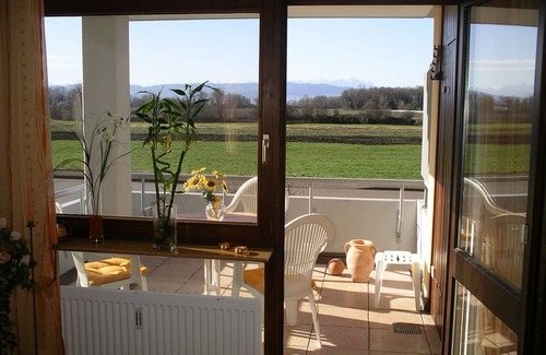 Kressbronn Apartment | Apartment 'Ferienwohnung Meier' with Balcony and Wi-Fi