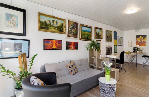 Heiligenrode Apartment | Apartment 'Kupfer' with Balcony and Wi-Fi