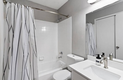 Brentwood Apartment | Apartment ∙ 1 bedroom ∙ 4 guests