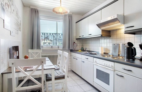 Langenargen Apartment | Apartment '1' with Balcony and Wi-Fi