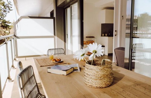 Torredembarra Apartment | Apartment 100m beach and train with free parking