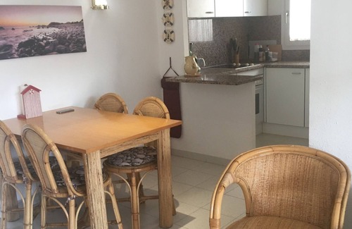 Llanca Apartment | Apartment 150 m beach with garden and garage