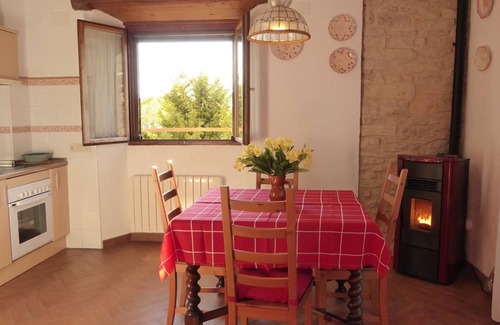 Ibero Cottage | Apartment (2+1pax) next to the river, with pool and 10 minutes from Pamplona.