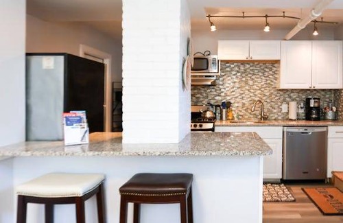 Allston Apartment | Apartment ∙ 2 bedrooms ∙ 6 guests