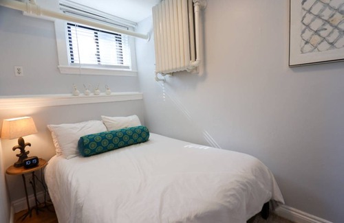Allston Apartment | Apartment ∙ 2 bedrooms ∙ 6 guests