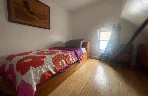 Queens Apartment | Apartment ∙ 2 bedrooms ∙ 3 guests