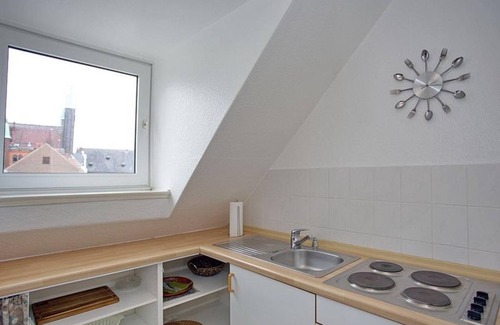 Lubeck City Centre Apartment | Apartment 2/bed-sitting room/shower, WC - Ferienwohnung am Rathausmarkt 1 & 2
