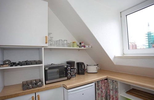 Lubeck City Centre Apartment | Apartment 2/bed-sitting room/shower, WC - Ferienwohnung am Rathausmarkt 1 & 2