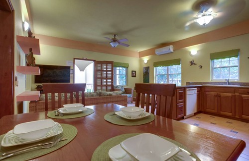 Placencia Apartment | Apartment ∙ 2 bedrooms ∙ 4 guests