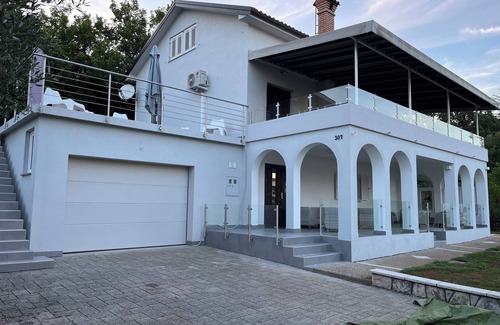 Cizici Apartment | Apartment 2 - Exclusive vacation apartment with sea view and pool