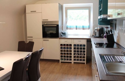 Beuren Apartment | Apartment '2' with Shared Terrace, Balcony and Wi-Fi